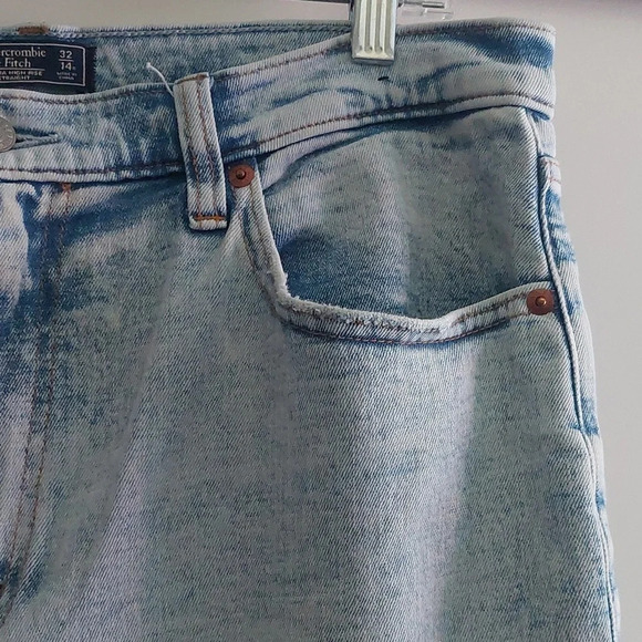 Abercrombie Curve Love Ultra High Rise 90s Straight Jean 14/32 - Picture 7 of 10
